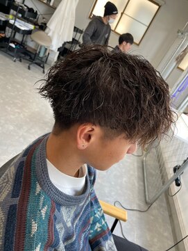 フゥ 宇都宮(FeU) 波巻きパーマメンズパーマメンズヘアツーブロックツイストパーマ