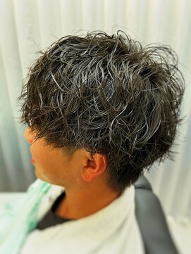 リバティシェアバーバー 銀座2nd(LIBERTY SHARE BARBER) ツヤ髪・パサ髪変幻自在！スパイラルマッシュ