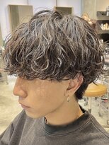 マッシュセンターパート波巻きツイストスパイラルパーマ黒髪