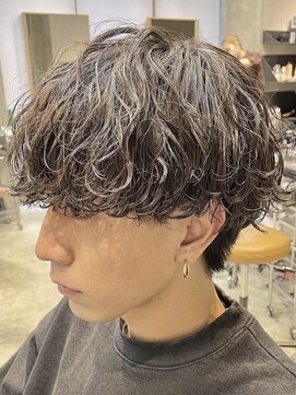 レタッチバイフィフス(RETOUCH by fifth) マッシュセンターパート波巻きツイストスパイラルパーマ黒髪