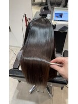 ホワイト(WHITE)&nbsp;乾かしただけでツヤツヤストレート