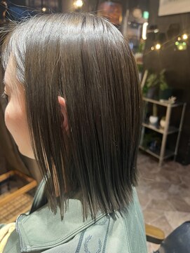 アーバン(URBAN) 透明感のあるオリーブカラー