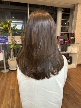 ザック ヴィ(ZACC  vie) オリーブベージュ　レイヤーカット　セミロング　20代30代40代