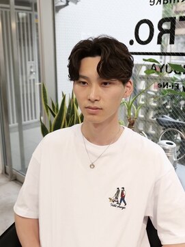 イントロバイフィーネ 渋谷(INTRO . by Fi-Ne) 【INTRO／渋谷】外人風ニュアンスセンターパートカット/パーマ