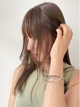 ランデブ リアン(Rendez-Vous lien)の写真/【白髪をポジティブに！】白髪ぼかしで自然な艶を演出！白髪を最大限にいかし、オシャレに仕上げます♪
