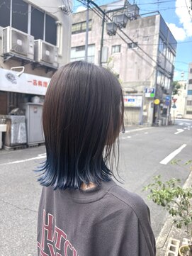 ヘアアートヒサ(HAIR ART hisa) 裾カラーブルー 切りっぱなしセミ