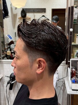 ルドローブラントオオサカ(LUDLOW BLUNT Osaka) 【LUDLOW BLUNT】フェードカット バーバー メンズパーマ