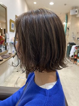 ビアリッツ(Biarritz)の写真/気になり始めた白髪も上品×お洒落に＊髪の状態に合わせた施術でずっと先までのキレイを。理想の仕上がりに