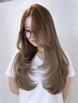 ロムーク 表参道(LOMKH)&nbsp;ミディアムレイヤーロングレイヤーカット顔周りオリーブベージュ