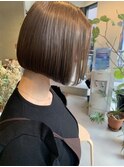 担当西田 切りっぱなしボブ 柔らかベージュ