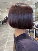 ピンクブラウン、前下がりボブ