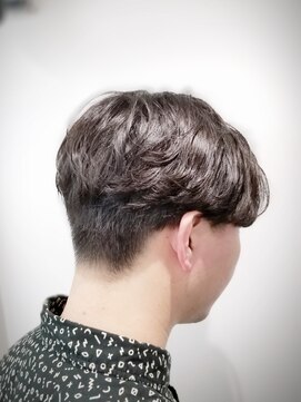 リバティシェアバーバー 銀座(LIBERTY SHARE BARBER) 【センター分けの方必見】カルマパーマスタイル【韓流】