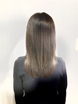 ヘアー キュービック(hair cubic)の写真/ブリーチを使わずに、髪質改善をしながら白髪ぼかしで透明感のある明るい色でオシャレを楽しめます。