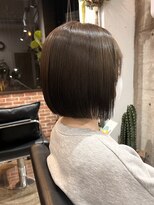 ヴィップルーム(viproom)&nbsp;ツヤ髪スタイルニュアンスカラーショートボブセンターパート