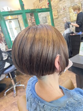ヘアーラウンジ アンフィ 井土ヶ谷(Hair Lounge Anphi) 刈り上げボブ