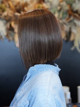 シロ(SHILO) アッシュベージュ×ボブ/諏訪