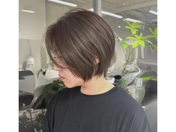 ユニ (UNI)の写真/☆白髪ぼかしカラー、脱白髪染めハイライト等で白髪の悩みをポジティブに捉えれる提案をします☆