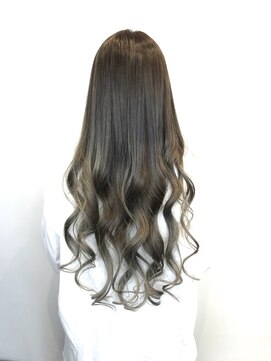 アヤナ バイ アヤラ(ayana by ayala) モノトーンアッシュグラデーション〈浦安 美容室〉