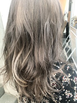 ビヨンドイー(beyond E) ホワイトラベンダーグレージュ