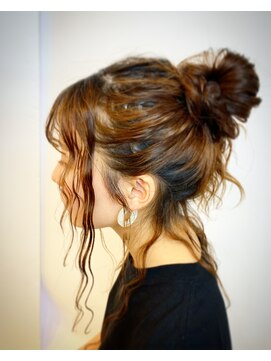 クローバー(CLOVER) ♪ロングでルーズな波ウェーブ×お団子♪