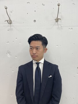 ウェルネス(Wellness) スキンフェードツイストスパイラルサイドパートセンターパート