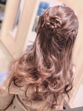 フォーエス(4S) 《お花模様のヘアアレンジ》