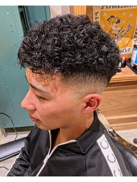 フォーコーナーズ(Four Corners) スキンフェード/バーバー/刈り上げ