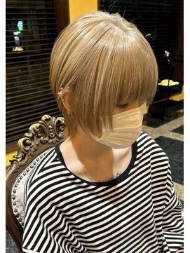 ネイク(Nake) ハンサムショート/ブロンドベージュ/メンズライク/韓国