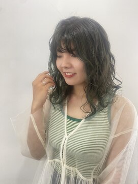 ヘアーアンドメイクアップモパ パーマ風巻き髪