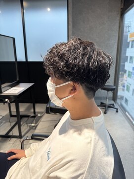 スタッド 松戸(stud. Men‘s) 刈り上げラウンドマッシュ×波巻きスパイラルパーマ