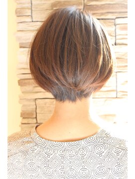 レウナ 外苑前(Reuna) 大人可愛いひし形ショートボブ