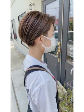 キキ(kiki) 丸みがかわいいツーブロック女子*