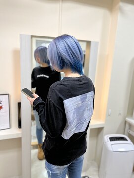 カリーナ(CARINA) ホワイトカラー/派手髪 ラベンダー+ブルー