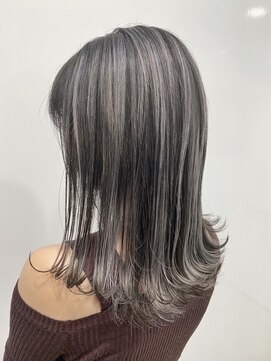 ルッソ チアロ(Lusso chiaro) 外ハネミディ×ハイライト/30代40代50代