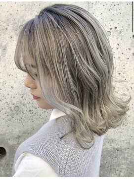 アースオーセンティック 熊本長嶺店(EARTH Authentic) ハイライト前下がりショートプラチナブロンド金髪ウルフボブ