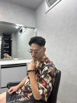 トウキョウ クラシック バーバー タウン(TOKYO CLASSIC BARBER TOWN) スキンフェードアイロンパーマアップスタイル