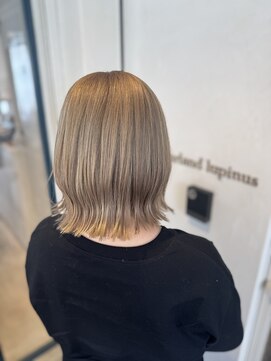 ホワイトベージュ