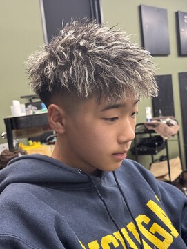 メゾンフォーメン トアロード(Maison for men TorRoad) メンズパーマ ホワイトメッシュ ツイストパーマ