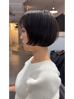 リイチ(LIICHI) 丸みシルエットが可愛い、大人の前上がりボブ