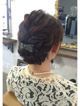 ティエル(Tieru) ヘアアクセ使ったゆるアレンジ