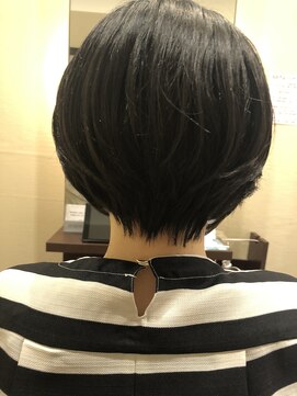 サヴォイ ヘア ドレッシング(SAVOY HAIR DRESSING) 襟足スッキリ ショートボブ