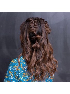 グラムール(Gramour) 編み込みアレンジ