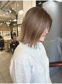 外ハネ/ミディアムボブ/極細ハイライト/ベージュ系