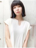 イヤリングカラーを合わせたお洒落切りっぱなしボブ
