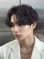 レタッチバイフィフス(RETOUCH by fifth)&nbsp;シャドウパーマ毛流れヘアメンズセンターパートニュアンスパーマ