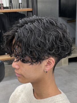 オーバルバイアピッシュ(OVARL by apish) 波巻きスパイラルセンターパート/メンズパーマメンズカット