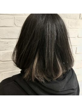 コム(com by neolive) インナーカラーボブ