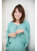 前髪が可愛いミディアムクラシカル斜めバングヴェールウェーブ