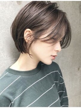 ヘアースペース ブイ(hair space V) シアベージュハイライトショートボブ