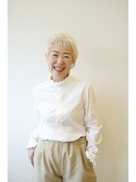 えがお美容室 【えがお美容室】50代60代にオススメ☆個性系レイヤーショート